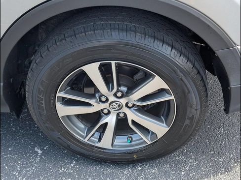 Used 2018 Toyota RAV4 XLE FWD image 23