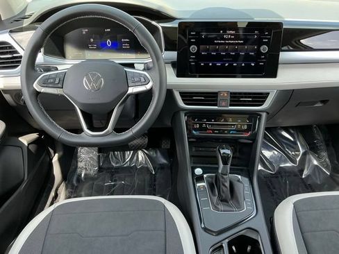 New 2026 Volkswagen Taos SE FWD image 11