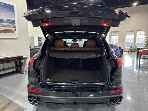 Used 2016 Porsche Cayenne Turbo image 11
