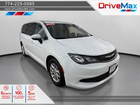 Used 2023 Chrysler Voyager LX FWD image 1