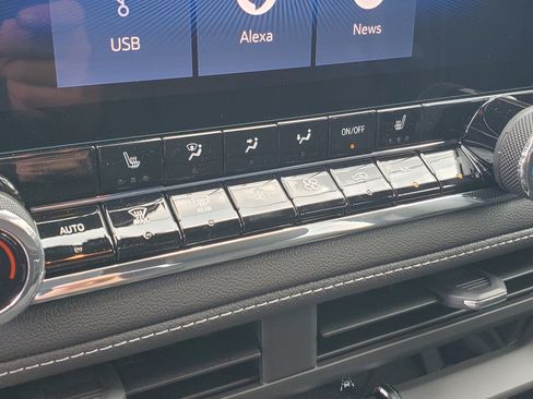 New 2025 Chevrolet Colorado LT w/ LT Convenience Package image 20