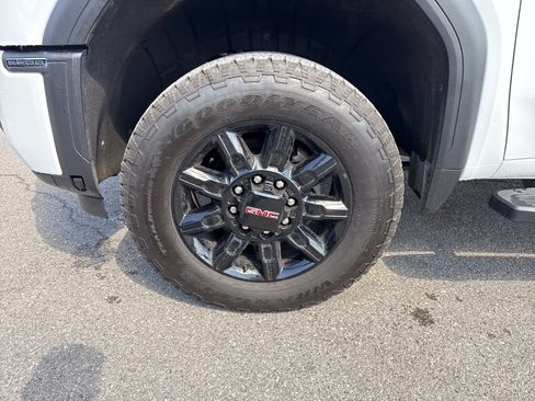 Used 2025 GMC Sierra 2500 AT4 AWD/4WD image 11