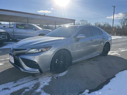 Used 2024 Toyota Camry XSE w/ Navigation Package image 4