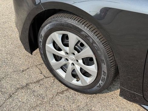 Used 2022 Toyota Corolla LE FWD image 10