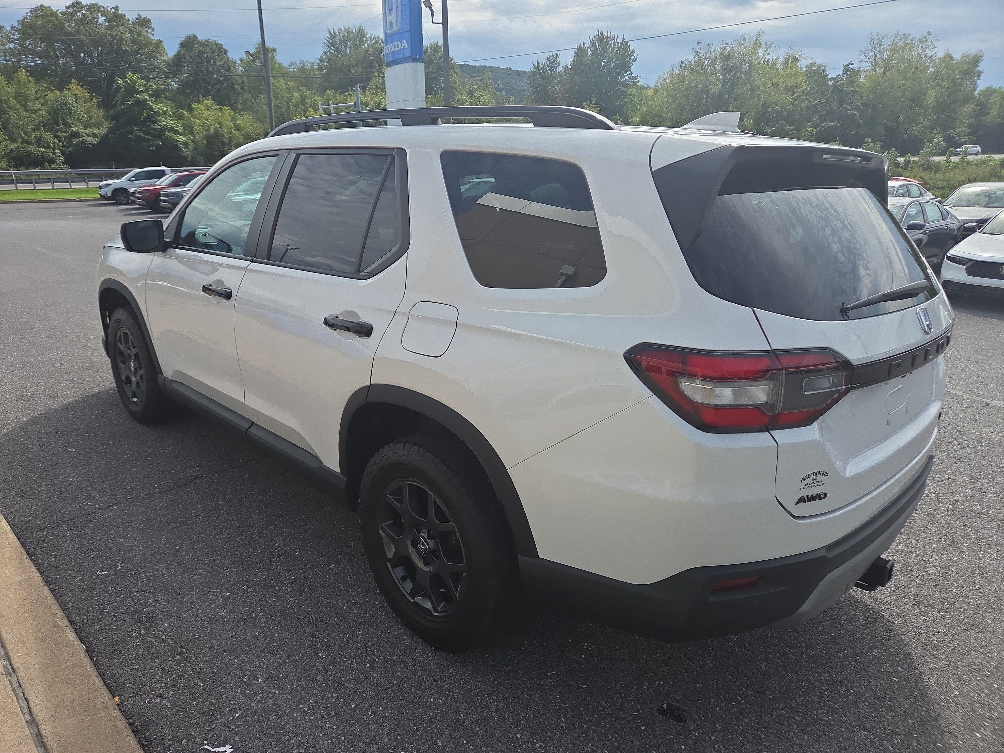 Used 2024 Honda Pilot TrailSport image 6