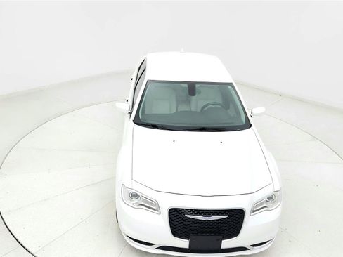 Used 2019 Chrysler 300 Touring L w/ Quick Order Package 22F RWD image 20