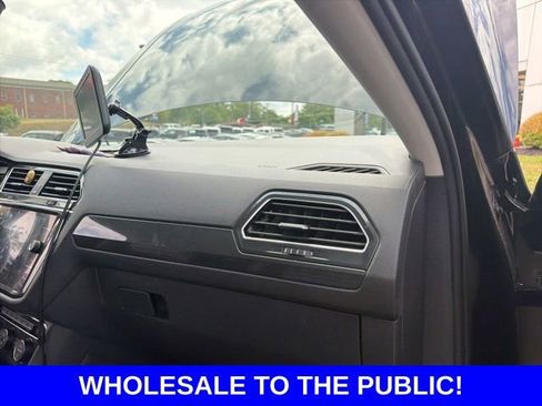 Used 2018 Volkswagen Tiguan SEL Premium FWD image 9