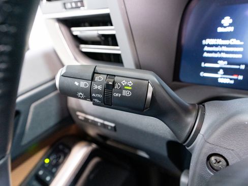 Used 2025 Lexus GX 550 image 34