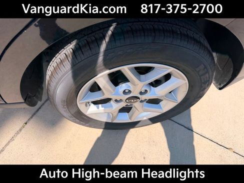 Certified 2025 Kia Soul LX w/ LX Technology Package FWD image 9