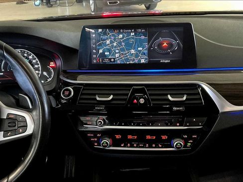 Used 2019 BMW 530e w/ M Sport Package RWD image 6