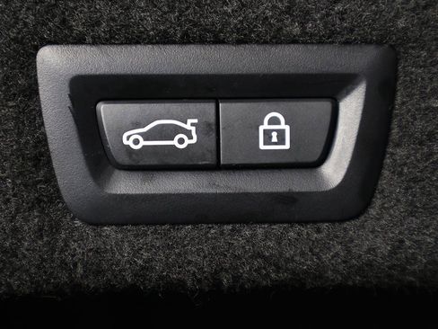 Used 2021 BMW 740i xDrive w/ Premium Package image 22