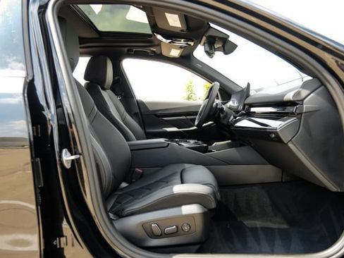 Used 2025 BMW 530i RWD image 46
