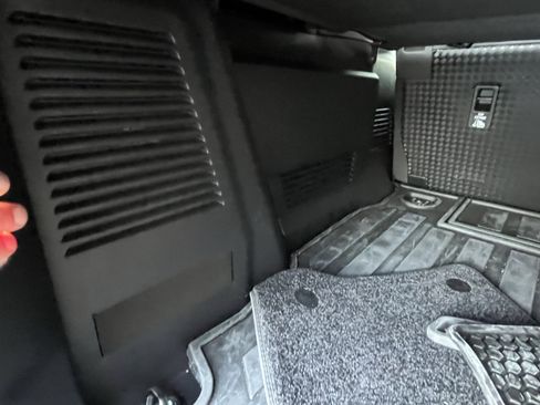 Used 2024 Land Rover Defender 130 Outbound image 32