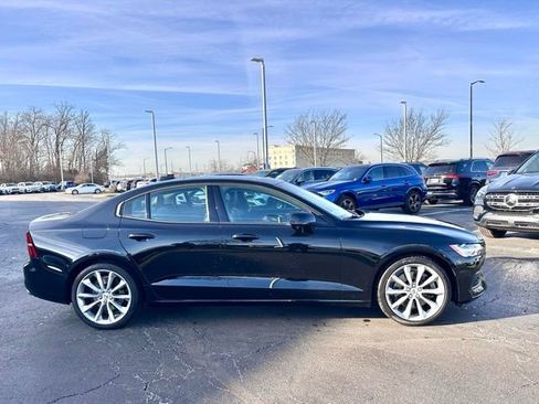 Used 2021 Volvo S60 T6 Momentum w/ Advanced Package image 7