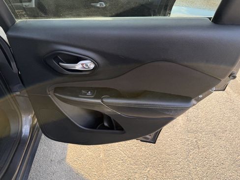 Used 2015 Jeep Cherokee Latitude image 21