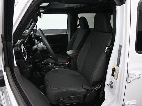 Used 2025 Jeep Wrangler Unlimited Sahara AWD/4WD image 20