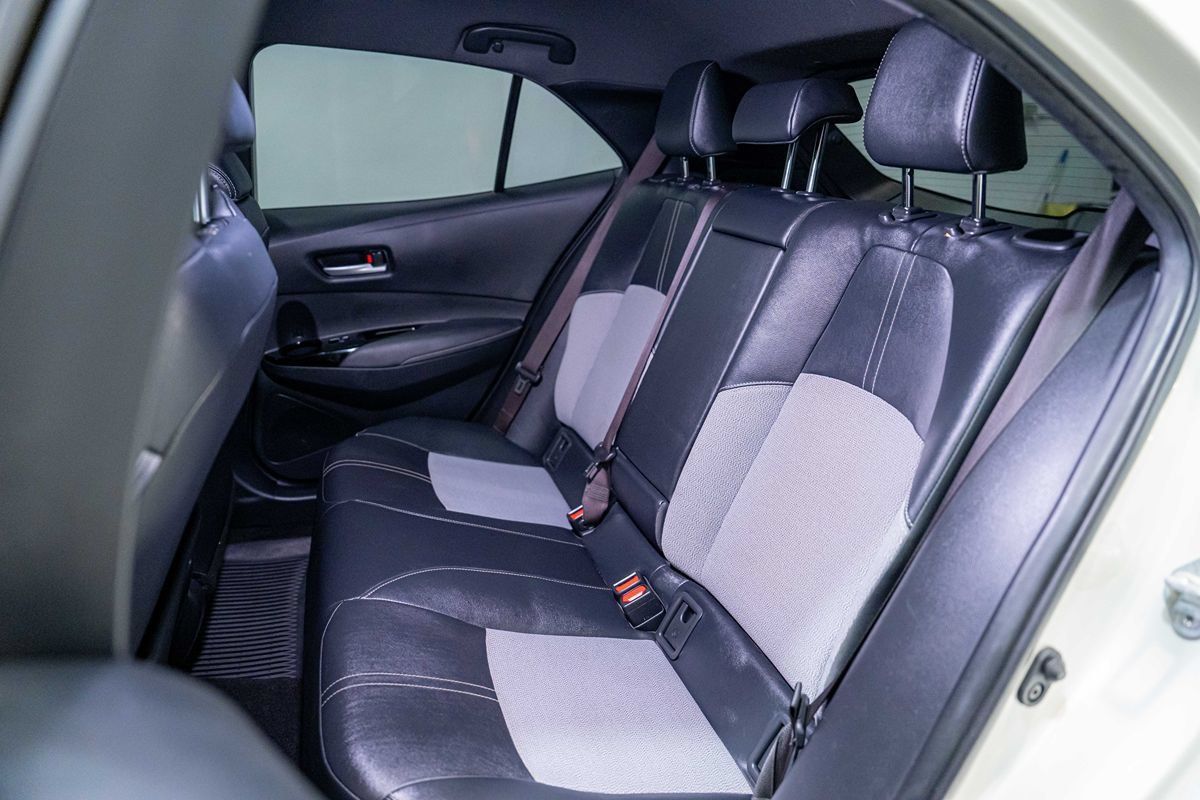 Used 2019 Toyota Corolla XSE FWD image 15