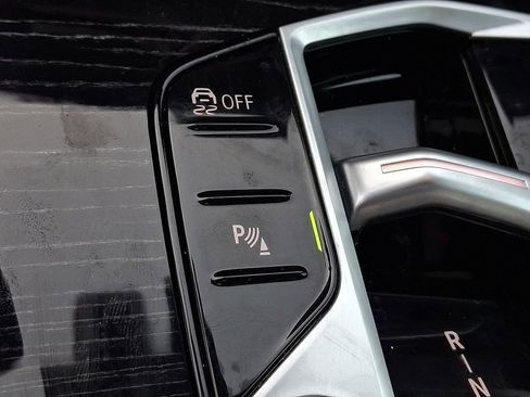 Used 2025 BMW X5 M60i w/ Climate Comfort Package image 18