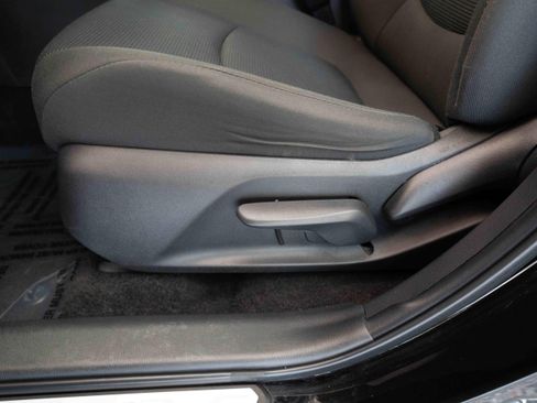 Used 2023 Toyota RAV4 LE AWD/4WD image 12