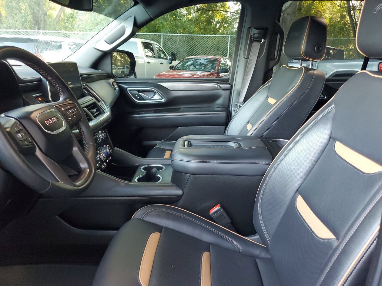Used 2024 GMC Yukon AT4 w/ AT4 Premium Package AWD/4WD image 18