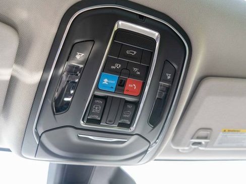 Used 2023 Jeep Grand Cherokee Laredo w/ Luxury Tech Group I AWD/4WD image 34