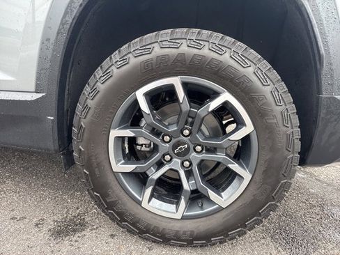 Certified 2026 Chevrolet Equinox ACTIV w/ Convenience Package III image 9