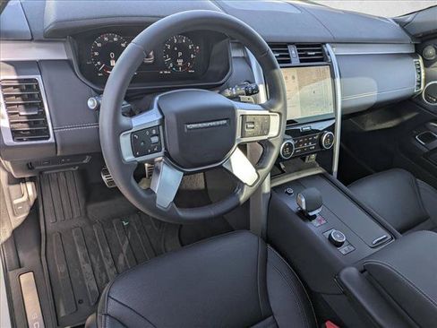 Certified 2025 Land Rover Discovery Dynamic SE AWD/4WD image 10