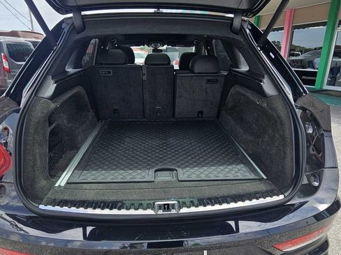 Used 2023 Bentley Bentayga AWD/4WD image 25