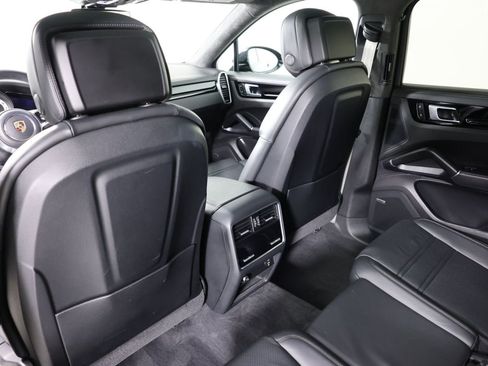 Used 2022 Porsche Cayenne GTS w/ Premium Package Plus AWD/4WD image 50