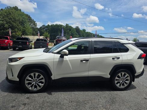 Used 2021 Toyota RAV4 XLE Premium FWD image 4