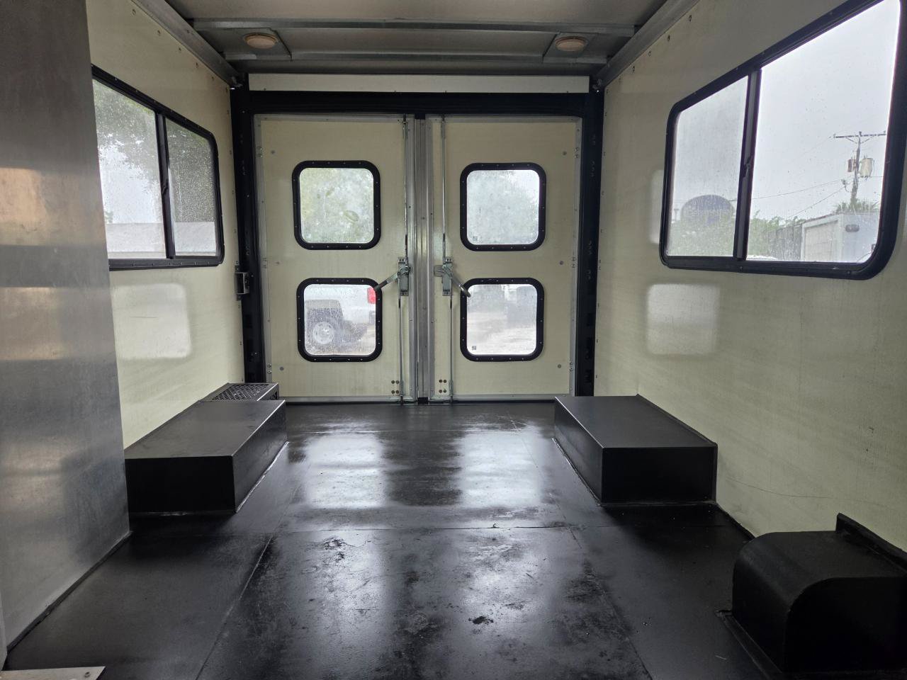 Used 2016 Chevrolet Express 3500 RWD image 8
