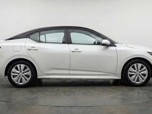 Used 2025 Nissan Sentra S FWD image 11