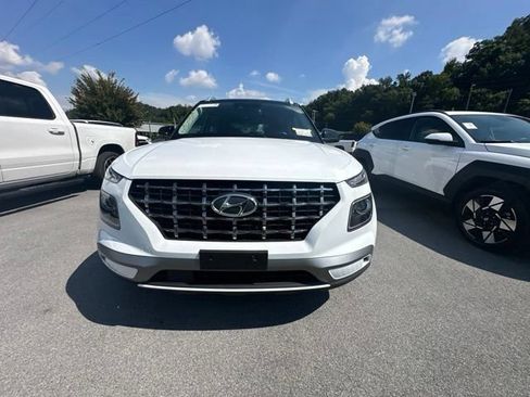 Used 2022 Hyundai Venue Limited FWD image 26