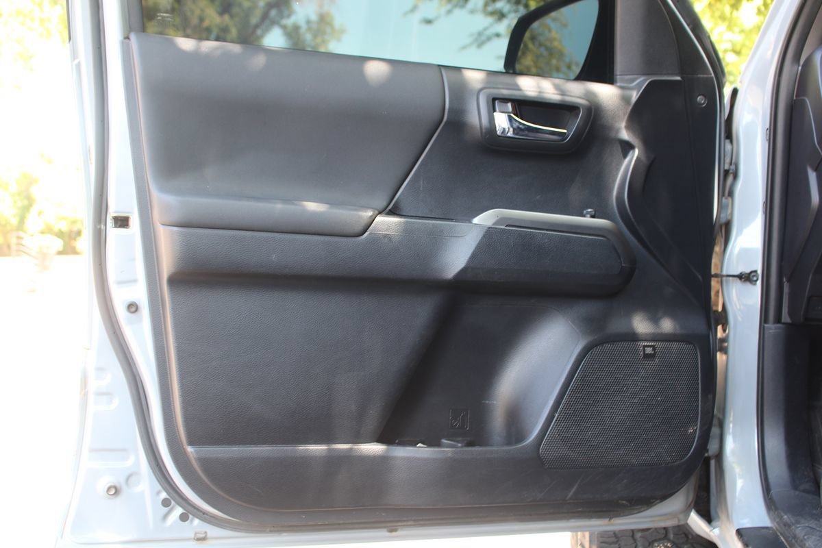 Used 2019 Toyota Tacoma TRD Off-Road AWD/4WD image 11