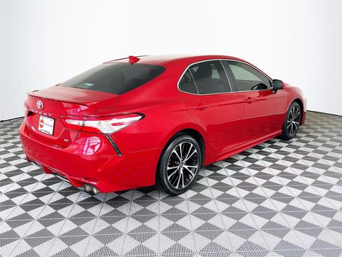Used 2020 Toyota Camry SE FWD image 9