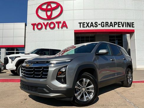 Used 2025 Chevrolet Equinox LT image 2