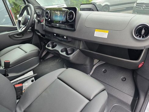 New 2025 Mercedes-Benz Sprinter 2500 image 19