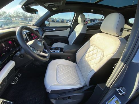 Used 2024 Volkswagen Atlas Cross Sport SEL Premium R-Line image 24