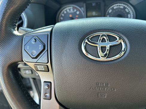 Used 2016 Toyota Tacoma TRD Off-Road w/ Premium & Technology Package AWD/4WD image 24