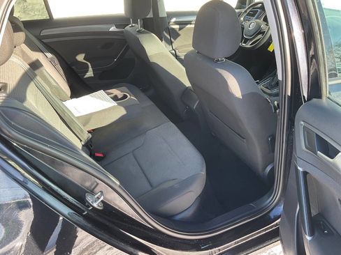 Used 2019 Volkswagen Golf S image 21