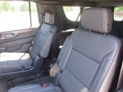 New 2026 GMC Yukon XL Denali w/ Denali Reserve Package AWD/4WD image 13