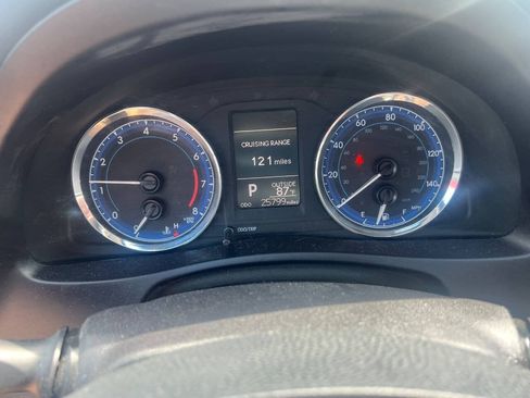 Used 2018 Toyota Corolla LE FWD image 10