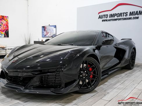 Used 2025 Chevrolet Corvette Z06 RWD image 1
