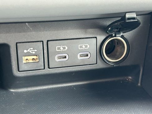 Used 2023 Toyota Highlander XLE image 30