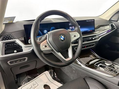 Used 2024 BMW X7 xDrive40i image 9
