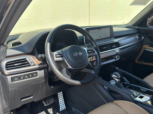 Used 2020 Kia Telluride SX w/ Towing Package FWD image 13