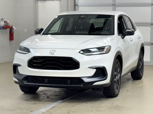Used 2025 Honda HR-V Sport image 3