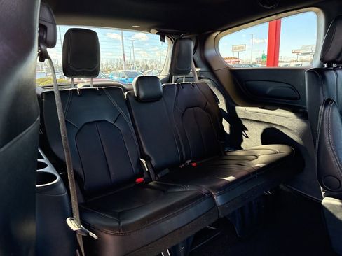 Used 2025 Chrysler Pacifica Select FWD image 30