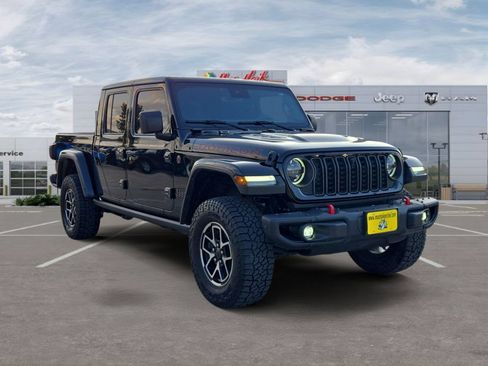 Used 2024 Jeep Gladiator Rubicon AWD/4WD image 7