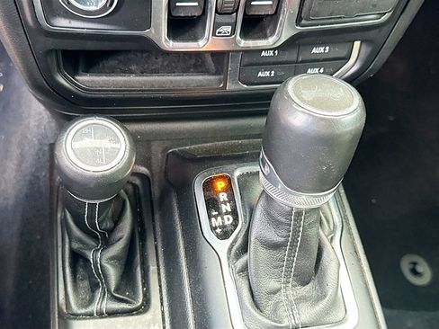 Used 2023 Jeep Wrangler Unlimited Sahara w/ Cold Weather Group AWD/4WD image 18